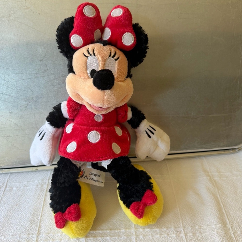 Disney Parks Minnie Mouse Red Polka Dot Bean Bag Plush Walt Disney World NWT